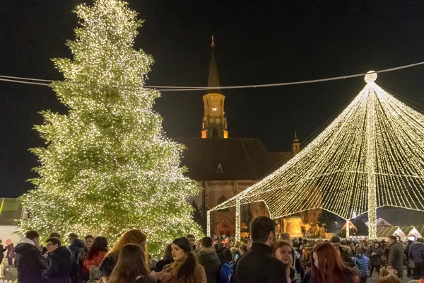 CLUJ-NAPOCA, ROMANIA - 23 DE NOVIEMBRE DE 2018: Mercado de Navidad en la Plaza Unirii, Transilvania, Rumania — Foto de Stock