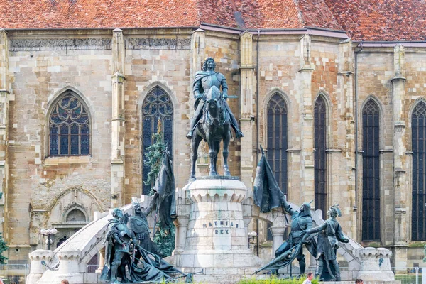 Monumento Matthias Corvinus por Janos Fadrusz en Cluj-Napoca , — Foto de Stock