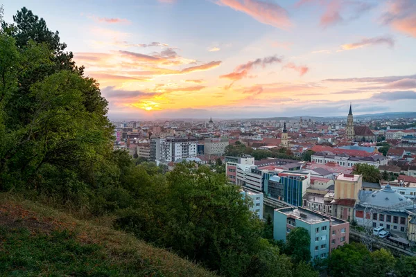 Kaloşvar'Cetatuia Tepesi'nden gündoğumu, Cluj şehir Özeti,