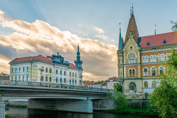 Babos Sarayı - Szeki Sarayı - t sağ- ve sol - göster