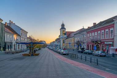 Cluj-Napoca, Romanya - 13 Ekim 2018: Romanya 'nın Cluj-Napoca kentinde yer alan Heroes' Avenue, Eroilor Caddesi 'ndeki Şekil Değiştirme Kilisesi.