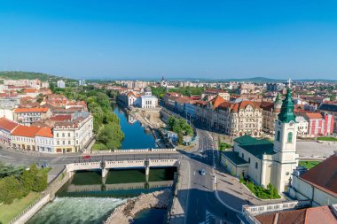 Oradea - Saint Ladislau köprü ve Crisul Nehri yanındaki Union Square Oradea, Romanya