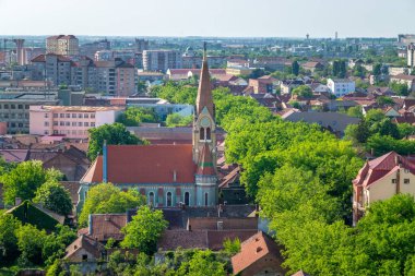 Güneşli bir günde, Romanya yukarıdan izlendi Oradea şehir