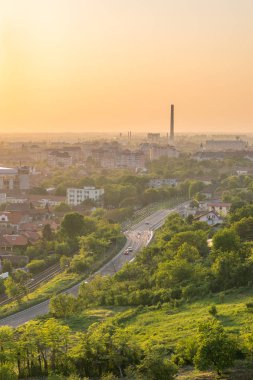 Gün batımında, Romanya yukarıdan izlendi Oradea şehir