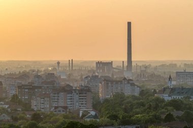 Gün batımında, Romanya yukarıdan izlendi Oradea şehir
