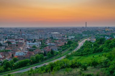 Gün batımında, Romanya yukarıdan izlendi Oradea şehir