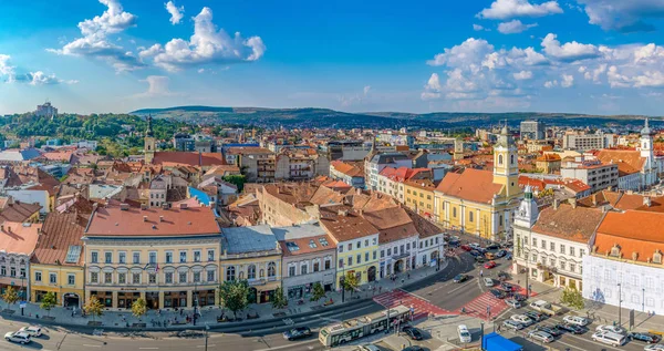 Cluj-Napoca, Romanya - 21 Ağustos 2018: Cluj-Napoca panoraması Romanya 'nın Cluj-Napoca kentindeki St. Michael Kilisesi' nden izlendi.