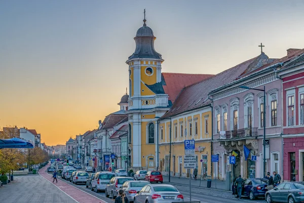 Cluj-Napoca, Romanya - 13 Ekim 2018: Romanya 'nın Cluj-Napoca kentinde yer alan Heroes' Avenue, Eroilor Caddesi 'ndeki Şekil Değiştirme Kilisesi. — Stok fotoğraf