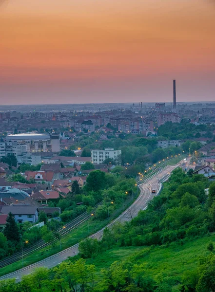 Oradea ciudad vista desde arriba al atardecer, Rumania — Foto de Stock