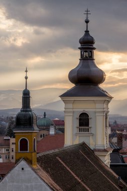 Sibiu kilise rooftops Merkezi Sibiu, Romanya için görüntüleyin