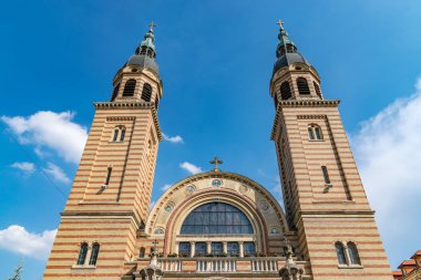 Sibiu, Romanya - kutsal Trinity Katedrali gün güneşli yaz Sibiu, Romanya