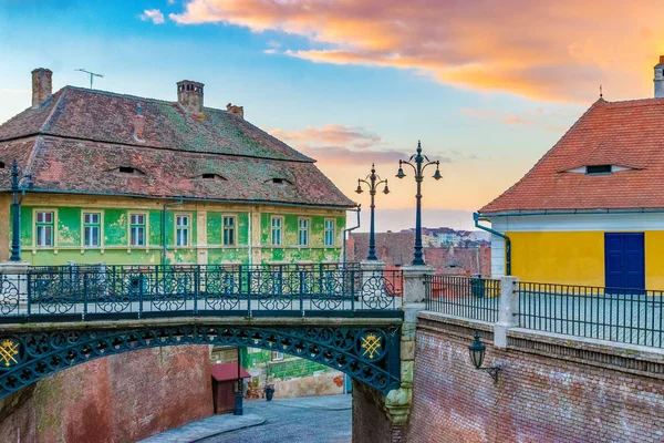 Sibiu, Romanya: Görünümüne köprü yalan, Sibiu, Romanya. Yalan Bridge şehir ve ilk dövme demir köprü Romanya'da en önemli sembolleri biridir
