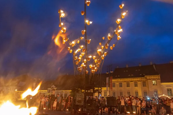 SIBIU, ROMANIA - 9 June 2018: Compagnie Carabosse, French fire alchemists, created a Fire Spectacle at the Sibiu International Theatre Festival 2018 — Stock Photo, Image