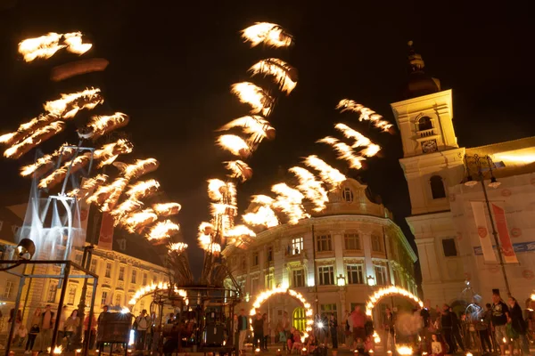 SIBIU, ROMANIA - 9 June 2018: Compagnie Carabosse, French fire alchemists, created a Fire Spectacle at the Sibiu International Theatre Festival 2018 — Stock Photo, Image