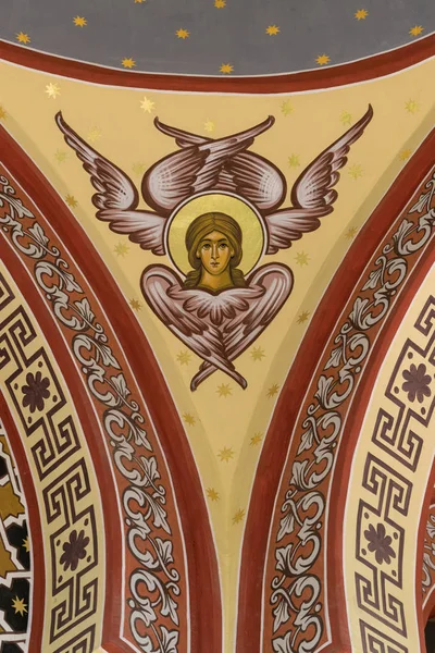 SIBIU, ROMÉNIA - 17 de julho de 2018: Anjo pintando sobre a Igreja Ortodoxa da Ascensão e São Nicolau em Sibiu, Romênia — Fotografia de Stock