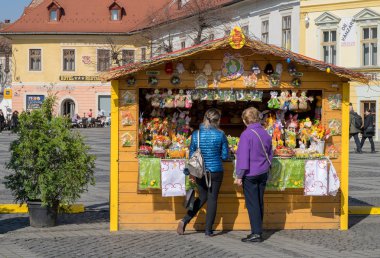 Sibiu, Romanya - 30 Mart 2018: Sibiu Paskalya Fuarı'nın açılış Transilvanya bölgesinde, Romanya