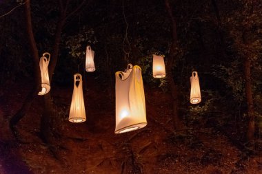 Sibiu, Romanya - 9 Haziran, 2018: Compagnie Carabosse, Fransız yangın Simyacılar, oluşturulan bir yangın Bahçe Sibiu Uluslararası Tiyatro Festivali 2018