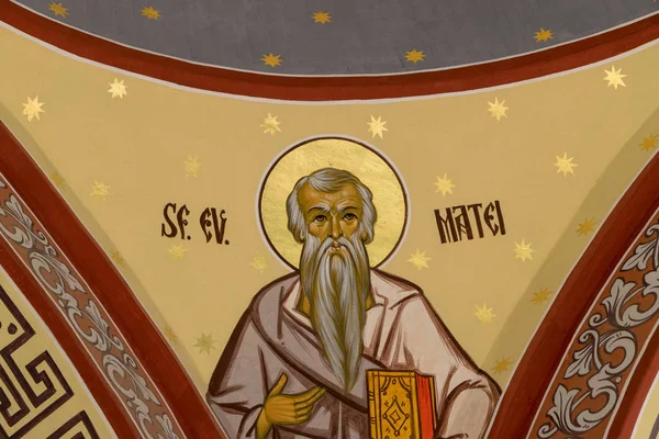 SIBIU, ROUMANIE - 17 juillet 2018 : Saint Matthieu sur l "église orthodoxe de l'Ascension et Saint Nicolas à Sibiu, Roumanie — Photo
