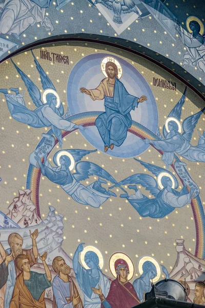 アセンションの正教会、ルーマニア ・ シビウで聖ニコラスの絵に描かれているイエスの昇天シビウ, ルーマニア - 2018 年 7 月 17 日。 — ストック写真