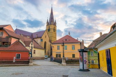Sibiu, Romanya - 5 Şubat 2018: Sibiu Lutheran Katedrali Sibiu, Transilvanya bölgesinde, Romanya için bir görünüm