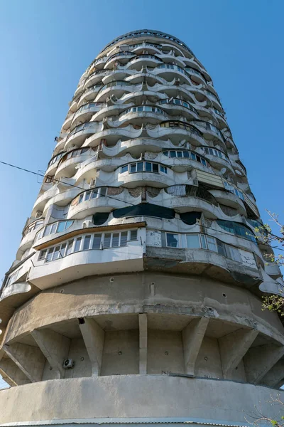 L'edificio della torre residenziale collettiva Romanita costruito dall'Unione Sovietica a Chisinau, Repubblica di Moldova — Foto Stock