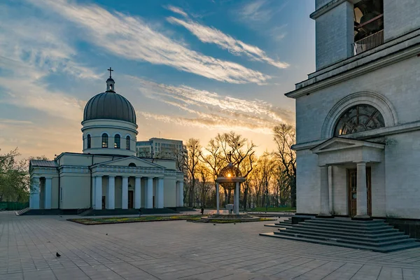 A Catedral Metropolitana Natividade do Senhor, a principal catedral da Igreja Ortodoxa Moldávia em Chisinau Central, Moldávia . — Fotografia de Stock