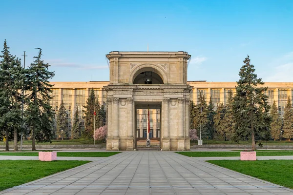 Der Triumphbogen in chisinau, Republik Moldau — Stockfoto