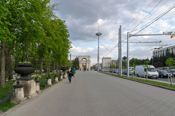A Grande Praça da Assembleia Nacional no centro de Chisinau, República da Moldávia — Fotografia de Stock