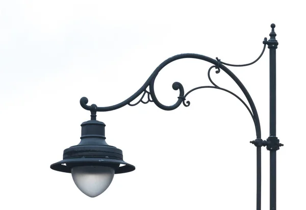 Un faro en forma de metal artístico aislado en blanco — Foto de Stock