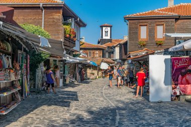 Nessebar, Bulgaristan - 2 Eylül 2018: Güzel stree turist