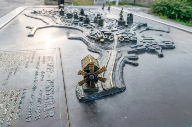 Nessebar, Bulgaristan - Eylül 7 2018: Minyatür Nes metal Haritası