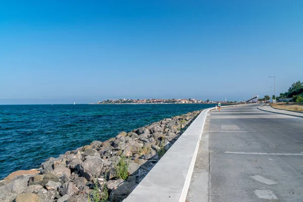 Nesebar, Bulharsko - 2 září 2018: Ulice vedoucí k Neseb — Stock fotografie