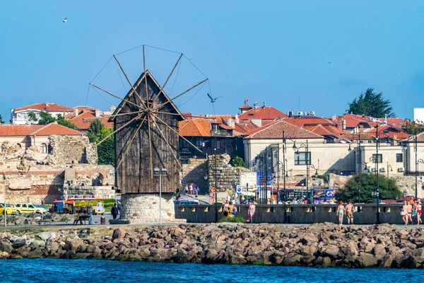 Nessebar, Bulgaristan - 2 Eylül 2018: Nesebar içinde ahşap fırıldak 
