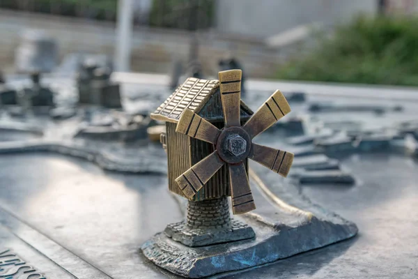 Nessebar, Bulgarie - 7 sept. 2018 : Carte miniature des Nes en métal — Photo