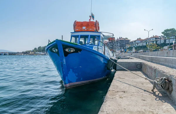 Nessebar, Bulgaria - 7 Sep 2018: Fishing boat with eyes at the H — Stock Photo, Image