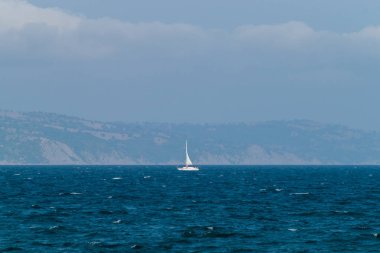 Sunny Beach, Bulgaristan-2 Eyl 2018: Bulgaristan 'ın Karadeniz sahilinde, su sporları, kum tepeleri ve gece hayatı ile bilinen Sunny Beach beldesinde bir tekne
