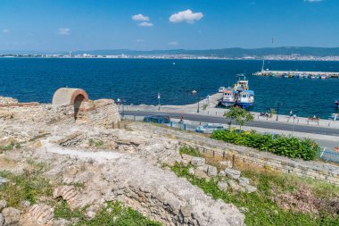 Nessebar, Bulgaristan - Eylül 7 2018: Nesebar Antik şehir, üzerinde Harabeleri