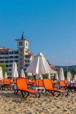 Sunny Beach, Bulgaristan - 2 Eyl 2018: Bulgaristan'ın Karadeniz kıyısında ki önemli bir sahil beldesi olan Sunny Beach sahil şeridinde şemsiye ler ve sandalye salonları