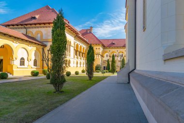 Pavyon ve Taç Giyme Reu galerisine güzel bir görünüm