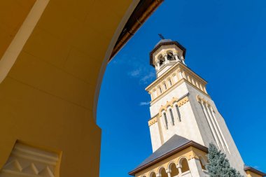 Taç Giyme Yeniden Birleşme Katedrali Bell için güzel bir görünüm