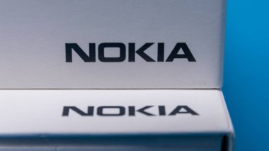 Cluj, Romanya - 13 Mayıs 2019: Akıllı telefon kulübesinde Nokia logosu