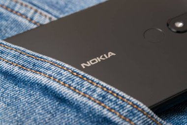 Cluj, Romanya - 13 Mayıs 2019: Nokia akıllı telefonu Nokia Cor tarafından yapıldı