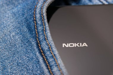 Cluj, Romanya - 13 Mayıs 2019: Nokia akıllı telefonu Nokia Cor tarafından yapıldı