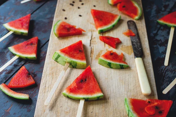 Taze organik karpuz dilimi popsicles 