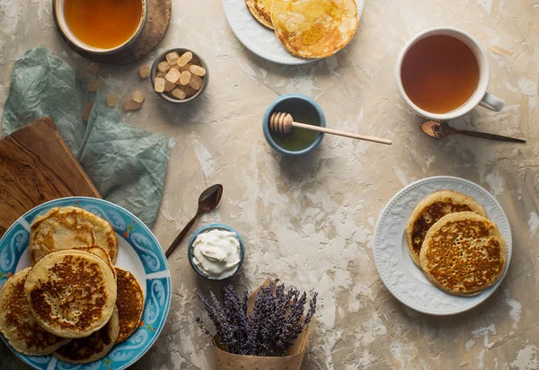 Tea Pancakes Honey Cream Sauce Lavender Concrete Table — Stock Photo, Image