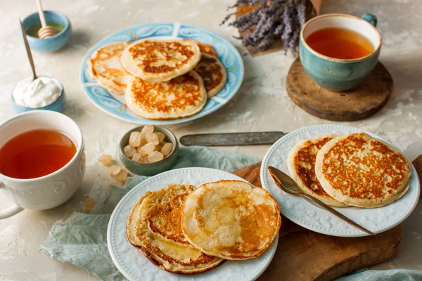 Tea Pancakes Honey Cream Sauce Lavender Concrete Table — Stock Photo, Image