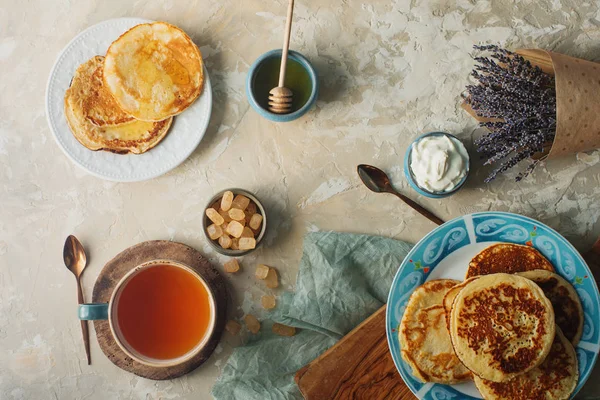 Tea Pancakes Honey Cream Sauce Lavender Concrete Table — Stock Photo, Image