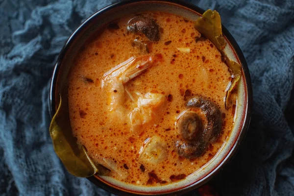 Sabrosa Sopa Asiática Tom Yam Con Chile Camarones Champiñones Coco — Foto de Stock