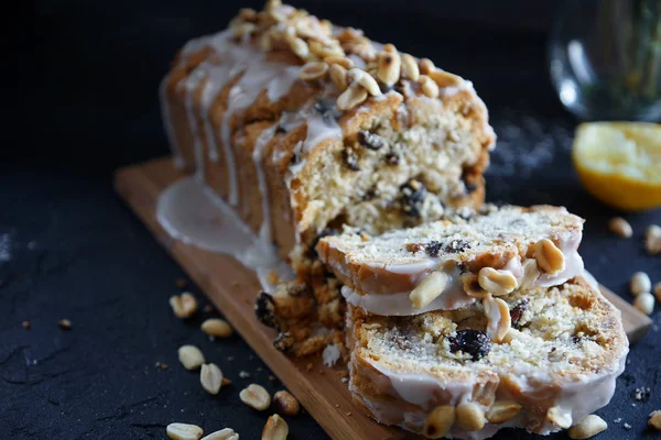 Gâteau Maison Tranché Aux Raisins Secs Aux Noix — Photo