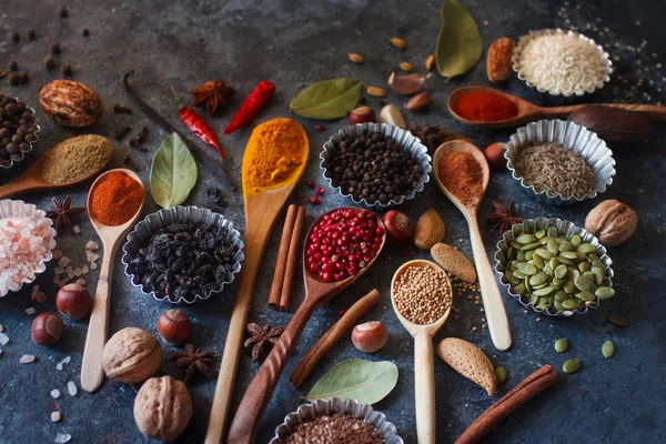 Various Indian Spices Wooden Spoons Metal Bowls — Stock Photo, Image